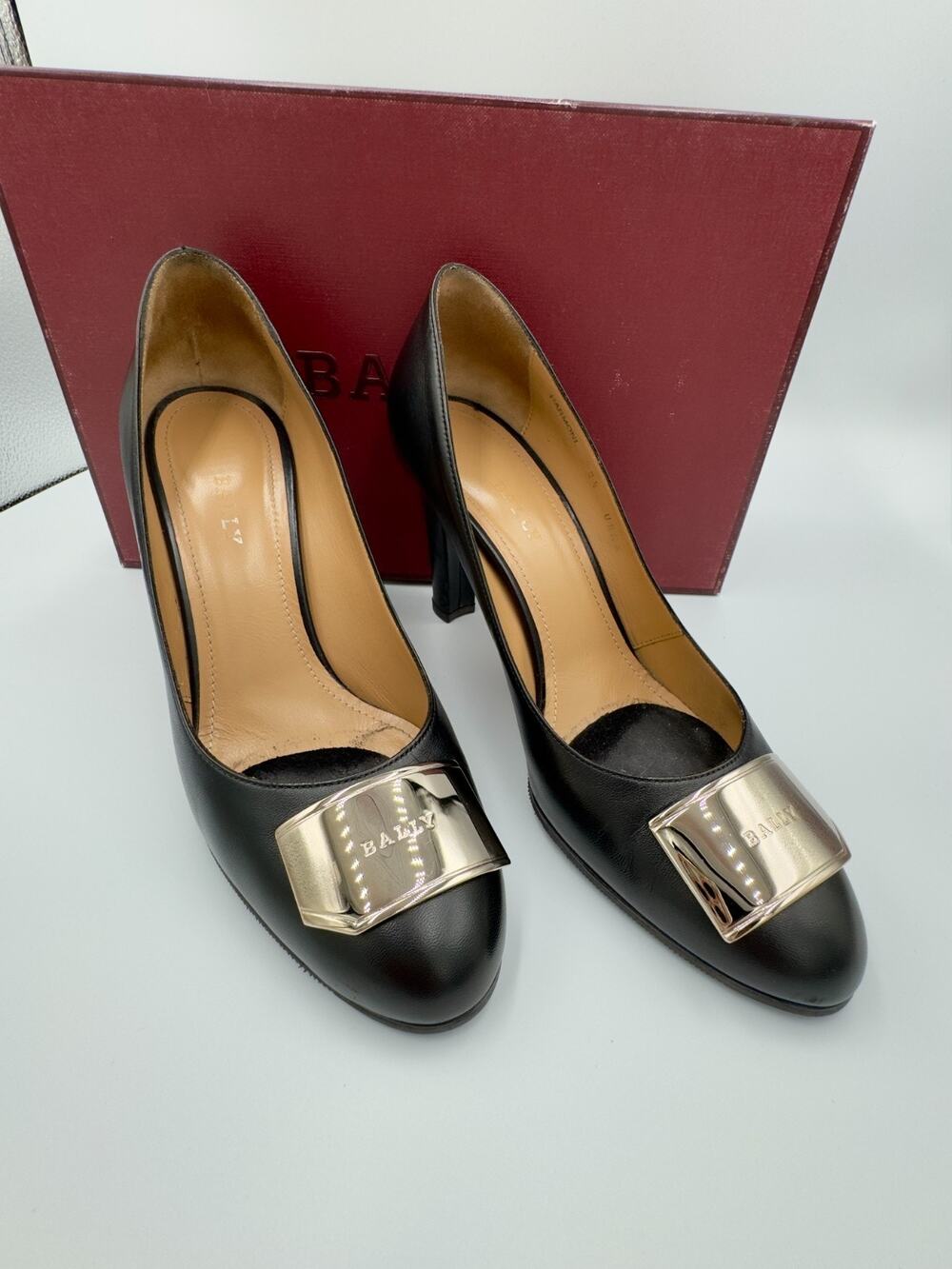 Bally Black Patent Silver Buckle Size EU 39.5 US 8.5 Women's Pump Heels Italian